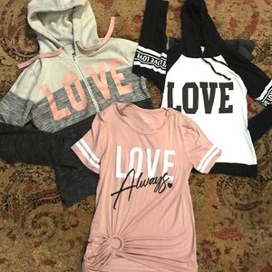 3 Love tops size Small-Medium soooo comfy!